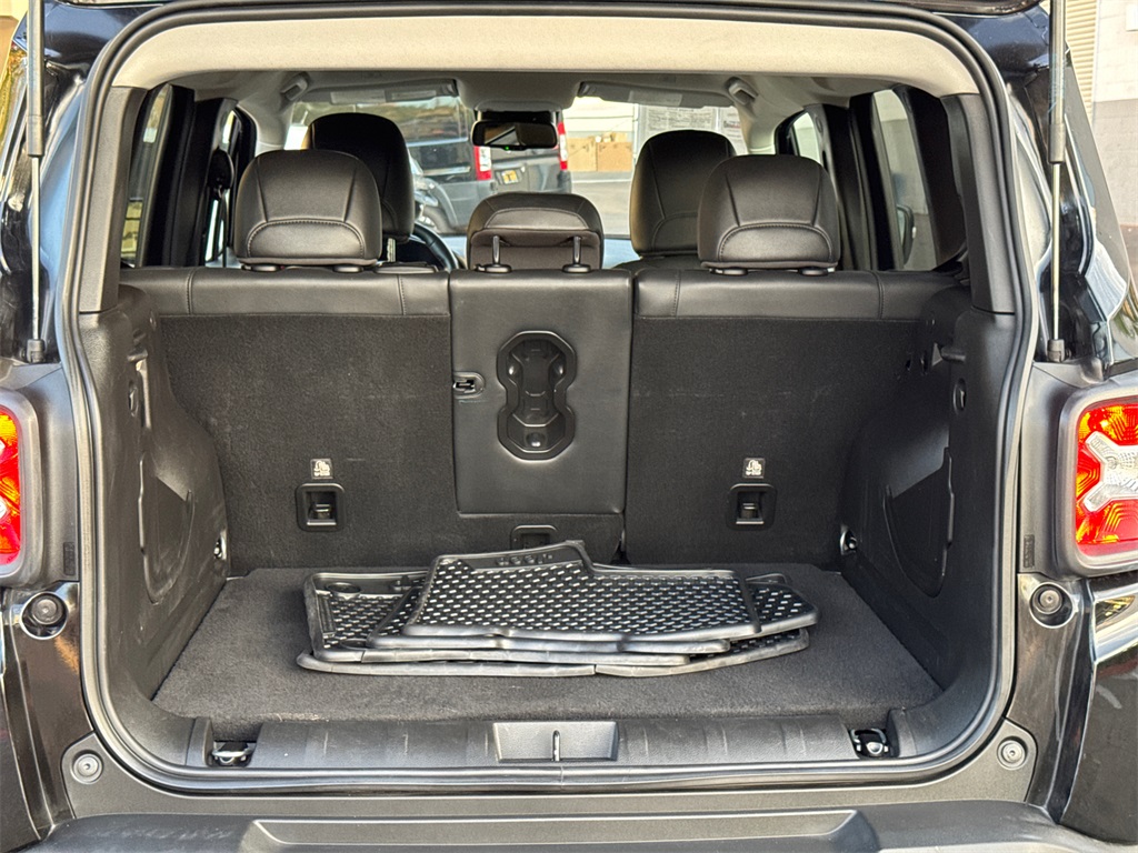 2022 Jeep Renegade Trailhawk photo 13
