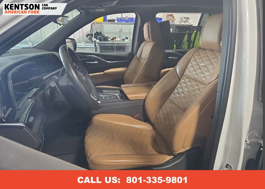 2023 Cadillac Escalade Sport photo 3