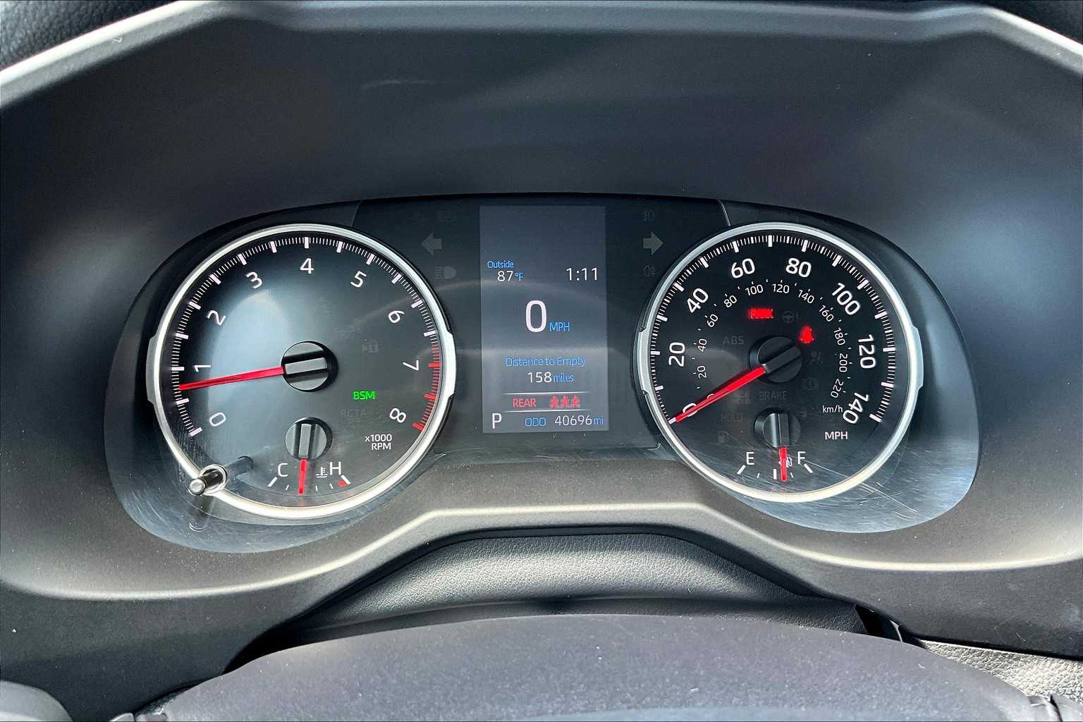2021 Toyota RAV4 XLE Premium photo 24