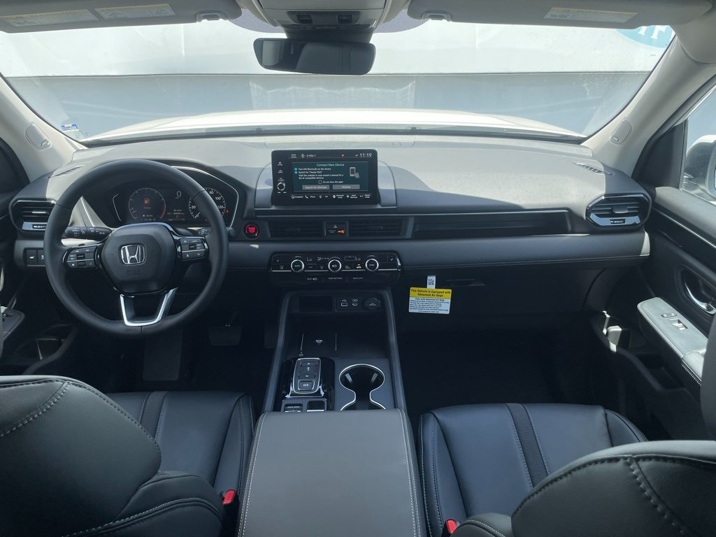 2025 Honda Pilot Touring photo 3