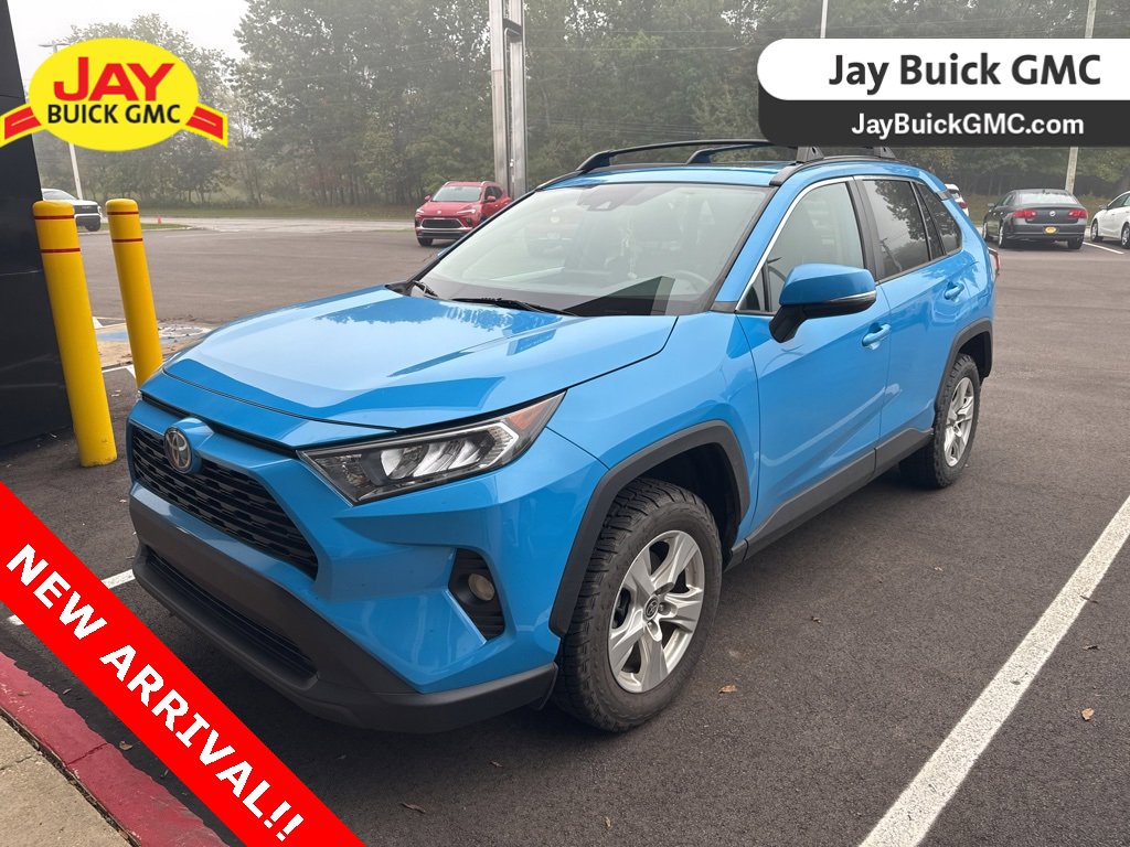 2021 Toyota RAV4 XLE photo 3