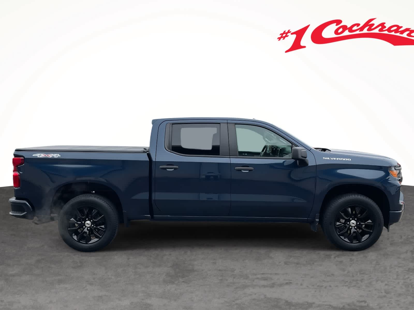 2022 Chevrolet Silverado 1500 Custom photo 2