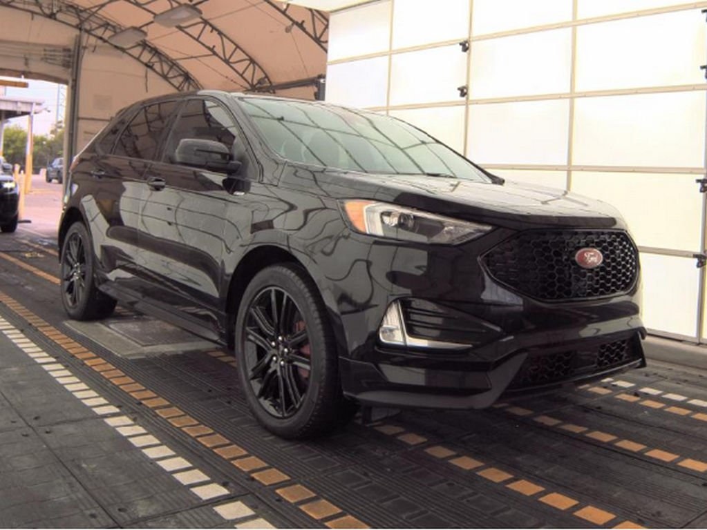 2023 Ford Edge ST photo 2
