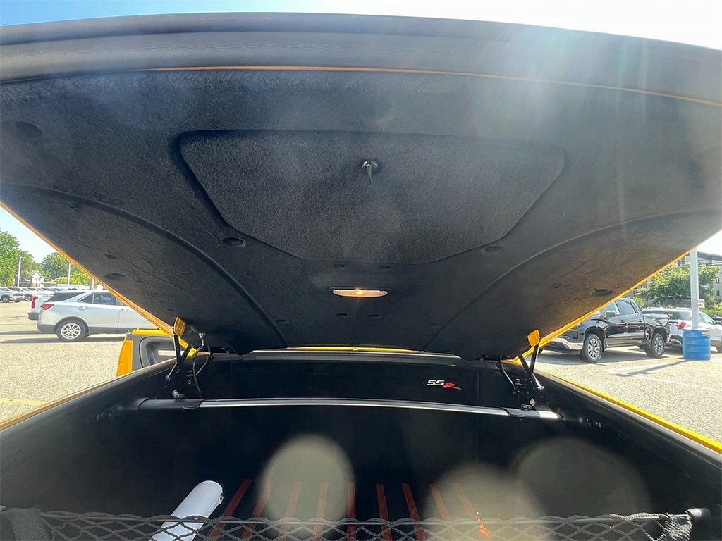 2005 Chevrolet SSR Base photo 19