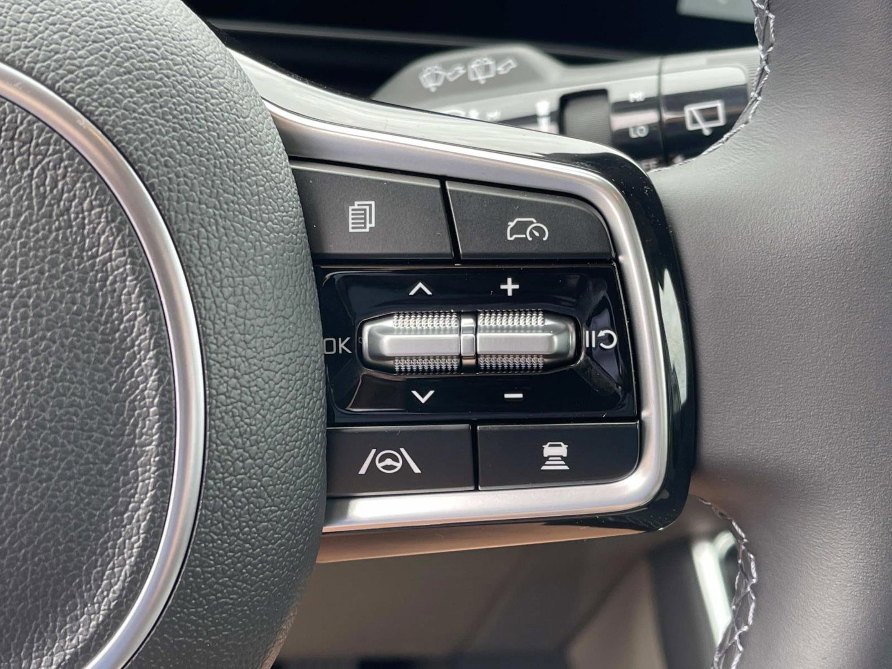 2026 Kia Carnival EX photo 31