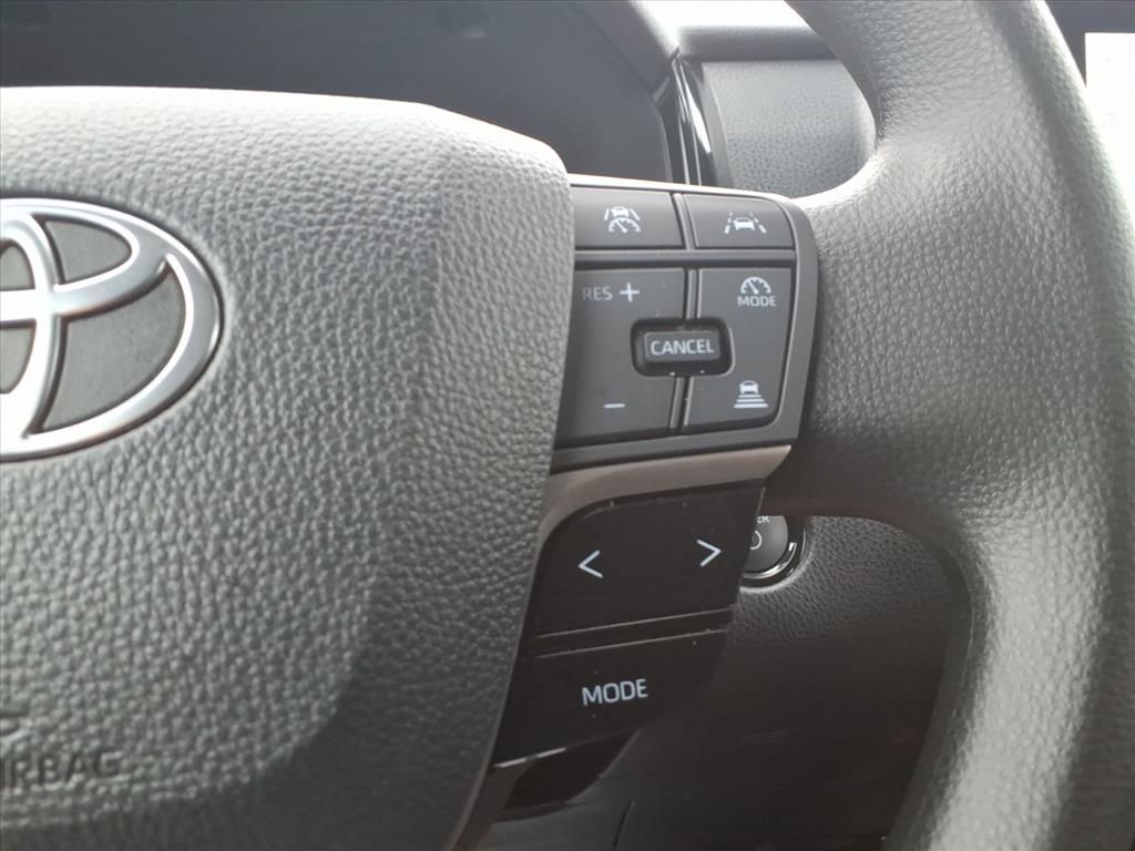 2025 Toyota Camry Hybrid LE photo 21