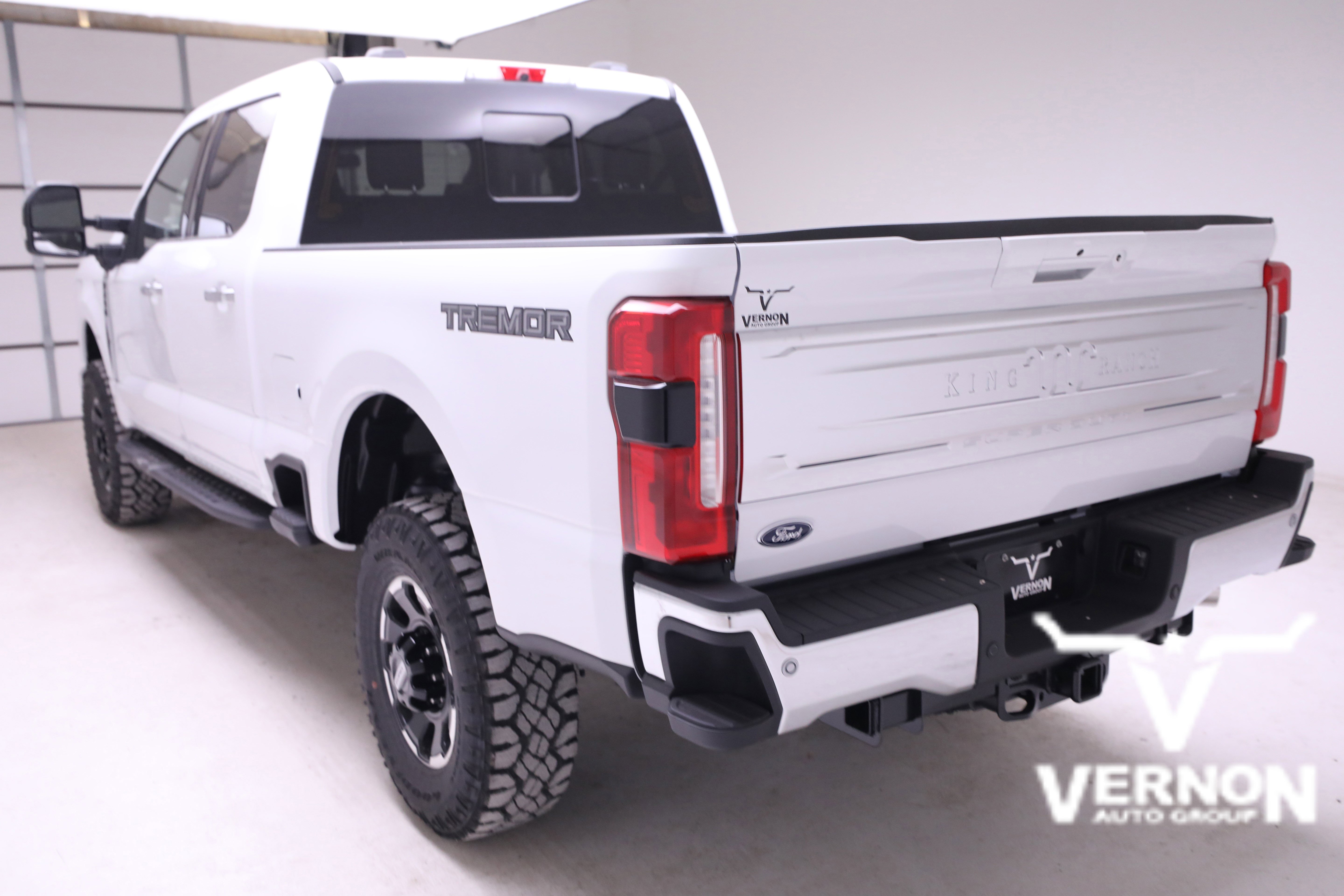 2026 Ford F-250 King Ranch Tremor photo 3