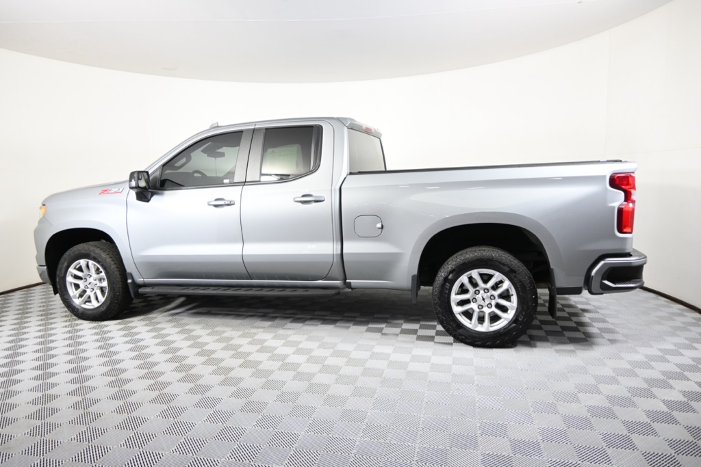 2024 Chevrolet Silverado 1500 RST photo 3