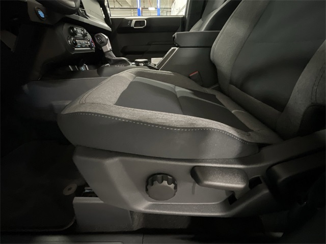 2025 Ford Bronco Base photo 18