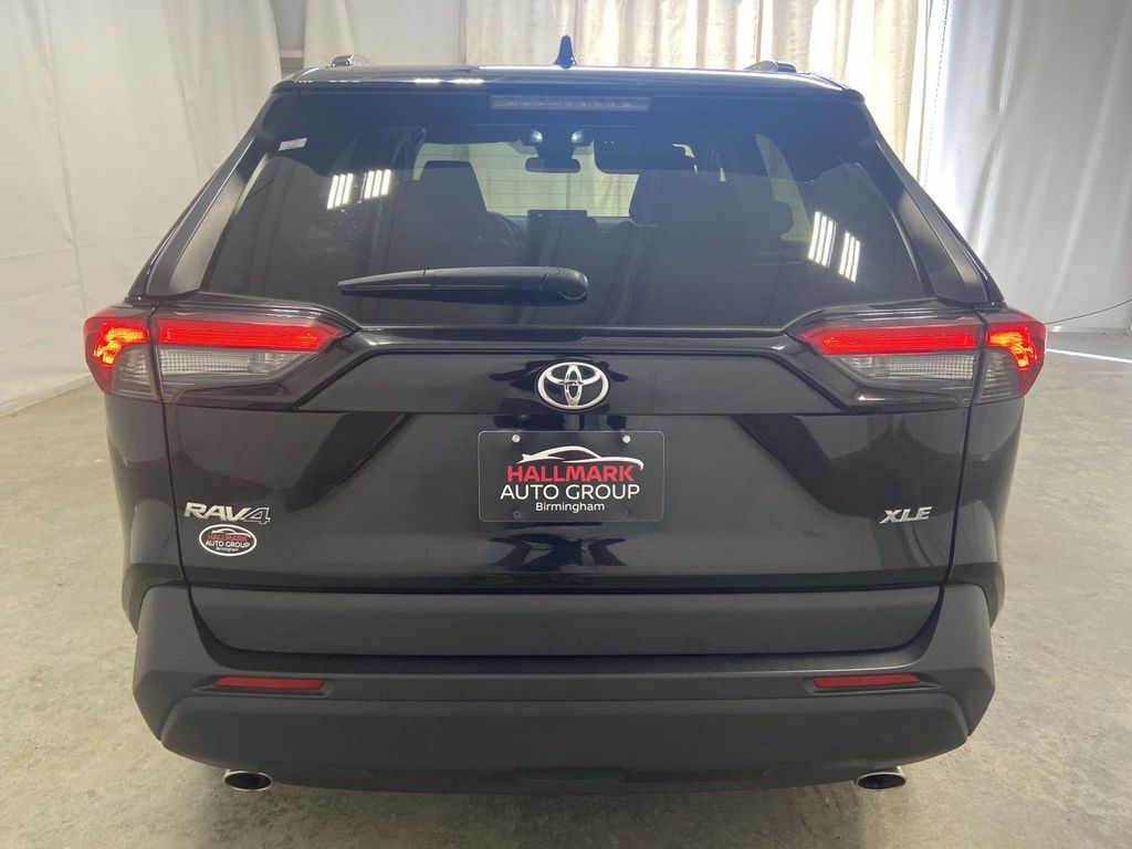 2024 Toyota RAV4 XLE photo 4