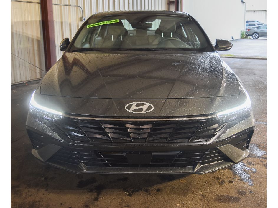 2024 Hyundai Elantra SEL Convenience photo 8