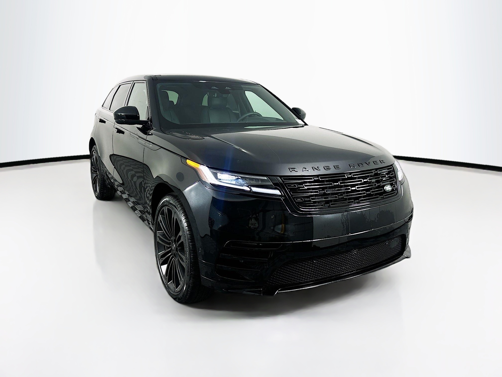 2026 Land Rover Range Rover Velar SE photo 3