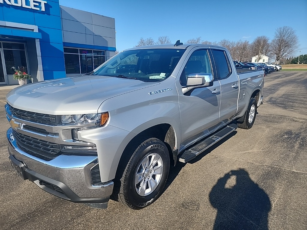 2020 Chevrolet Silverado 1500 LT photo 3