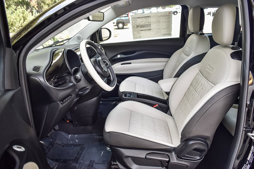 2025 Fiat 500e La Prima photo 12