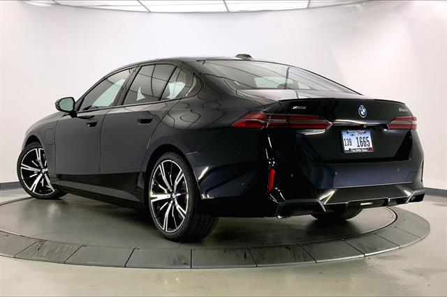 2026 Bmw 550e 550e xDrive photo 2