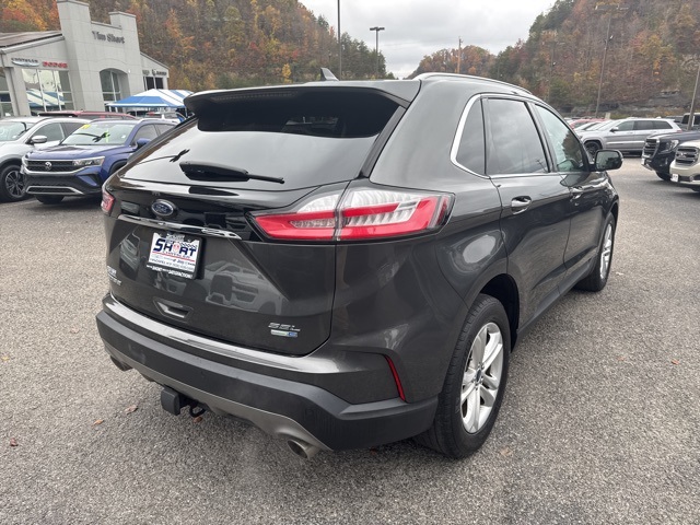 2019 Ford Edge SEL photo 2