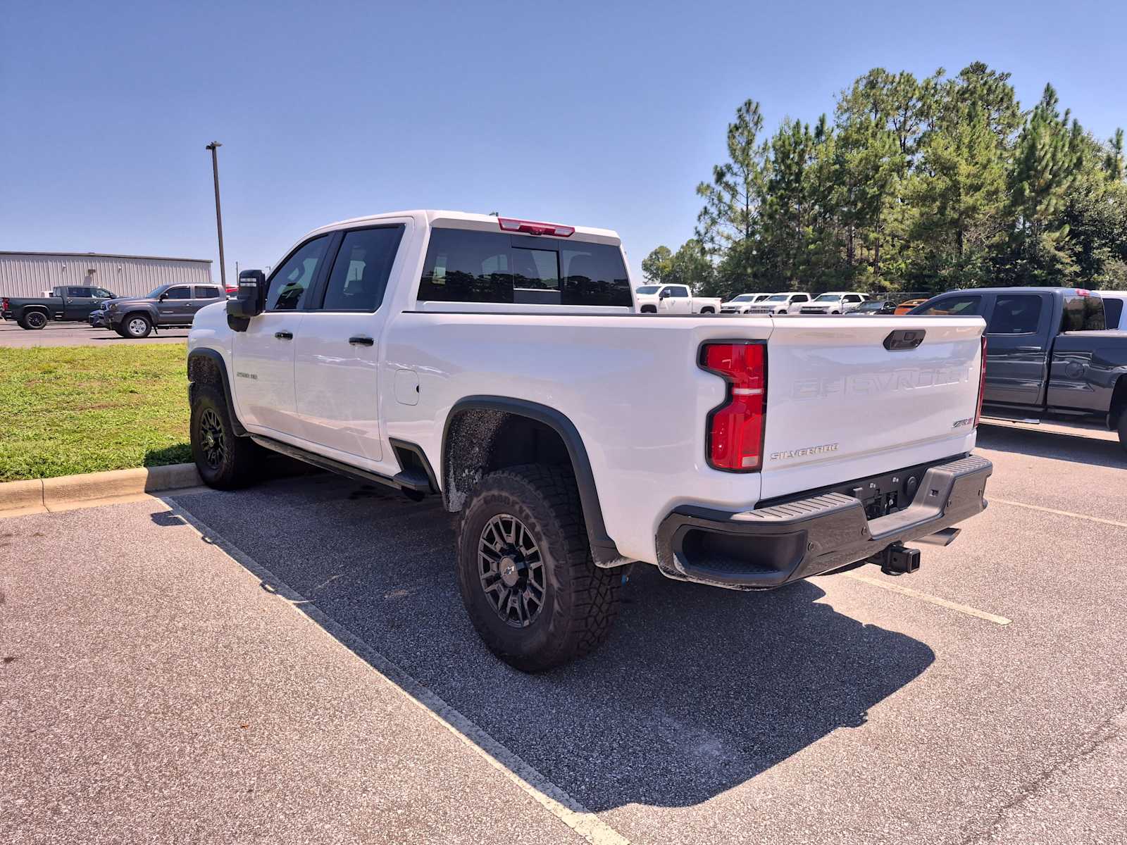 2025 Chevrolet Silverado 2500HD ZR2 photo 3