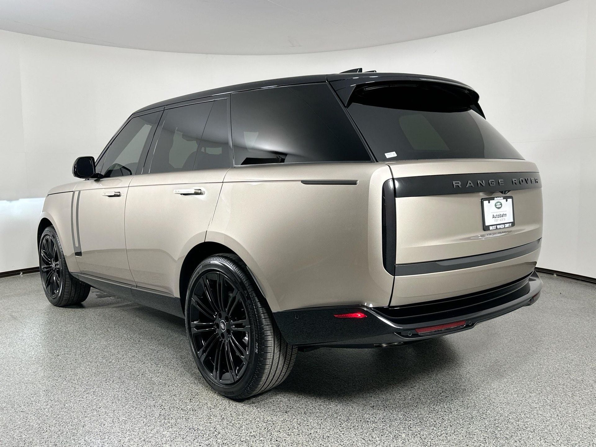 2025 Land Rover Range Rover SE photo 2
