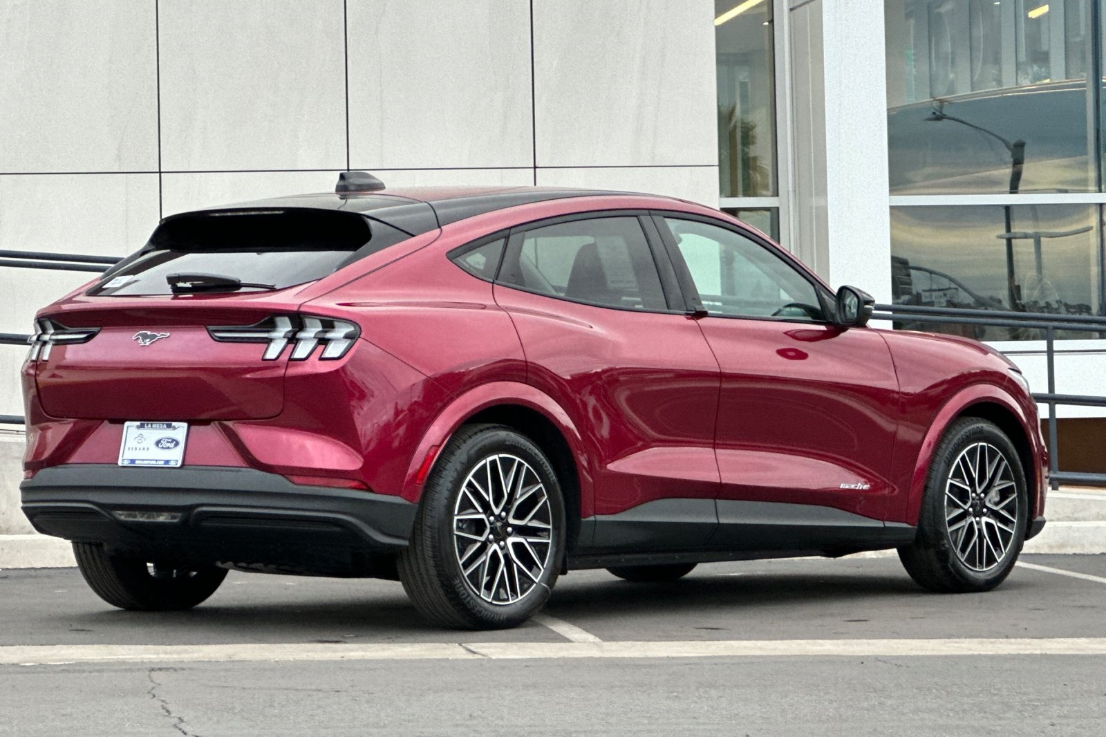 2025 Ford Mustang Mach-E Premium photo 3