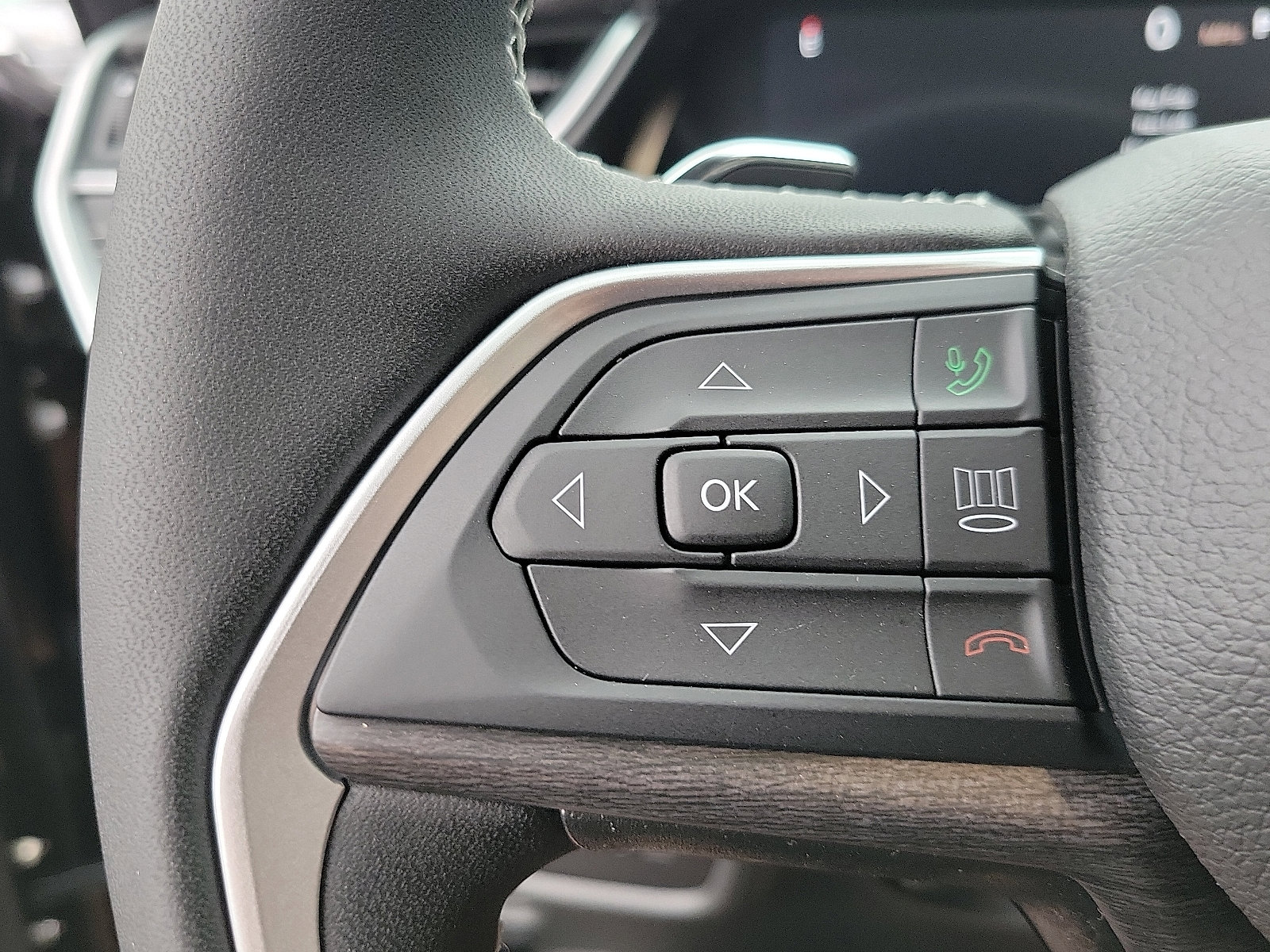 2025 Jeep Grand Cherokee Limited photo 3