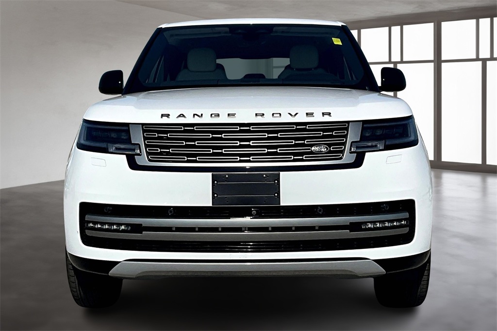 2023 Land Rover Range Rover SE photo 3