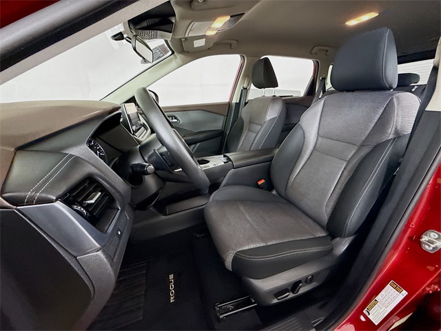 2021 Nissan Rogue SV photo 4