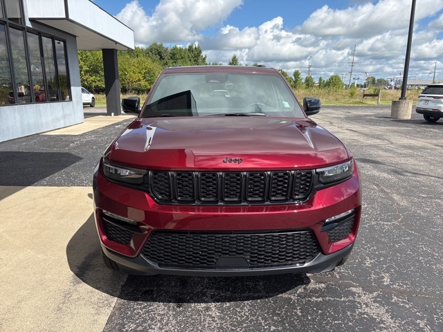 2025 Jeep Grand Cherokee Limited photo 3