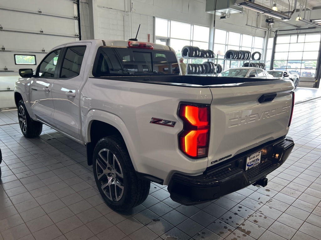 2024 Chevrolet Colorado Z71 photo 4