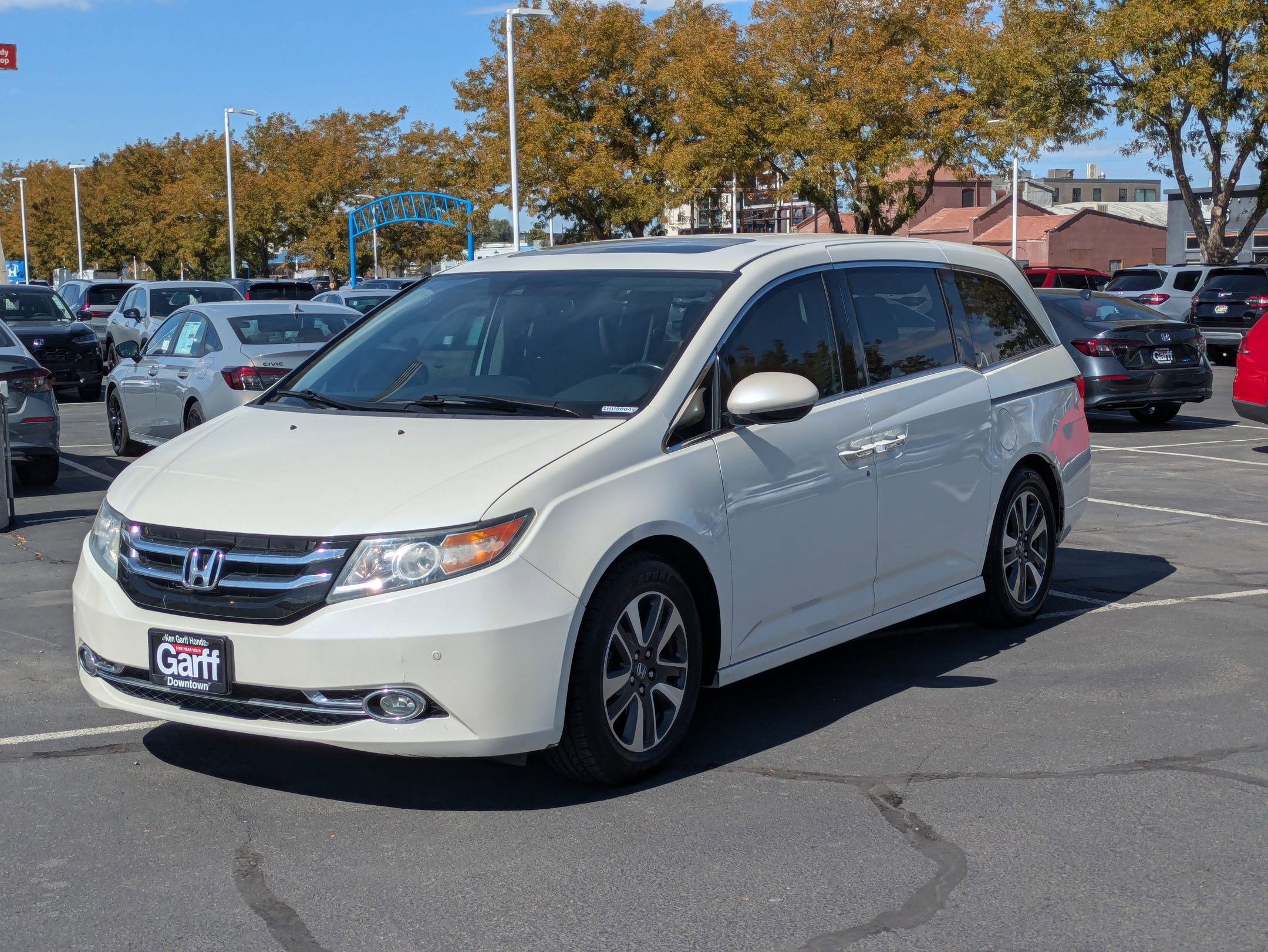 2016 Honda Odyssey Touring photo 6