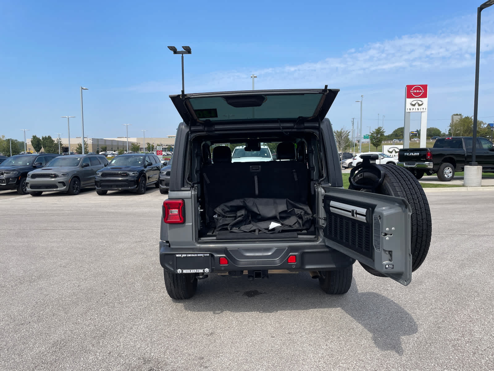 2021 Jeep Wrangler Sport S photo 11
