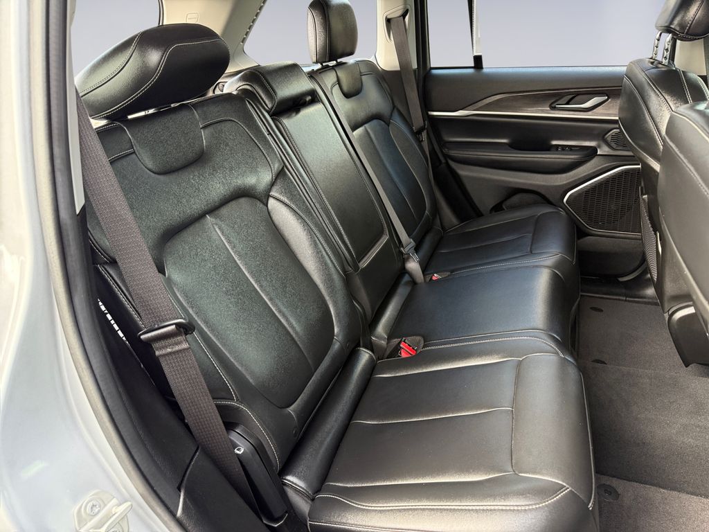 2023 Jeep Cherokee Base photo 18