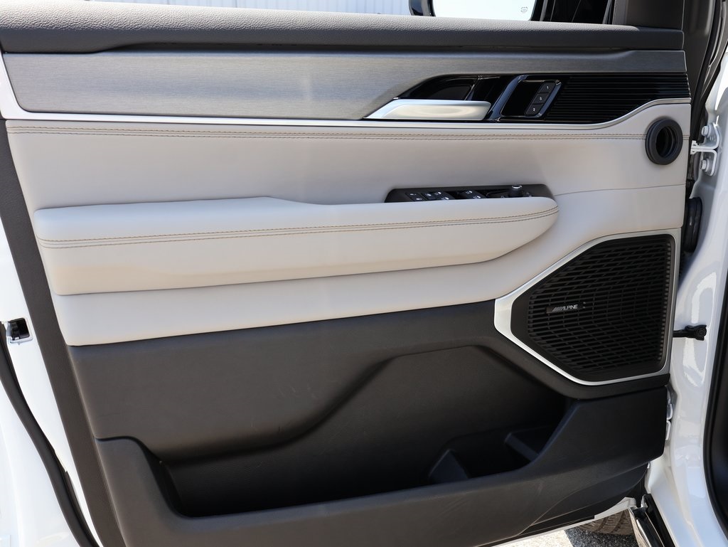 2025 Jeep Wagoneer L Series III photo 21