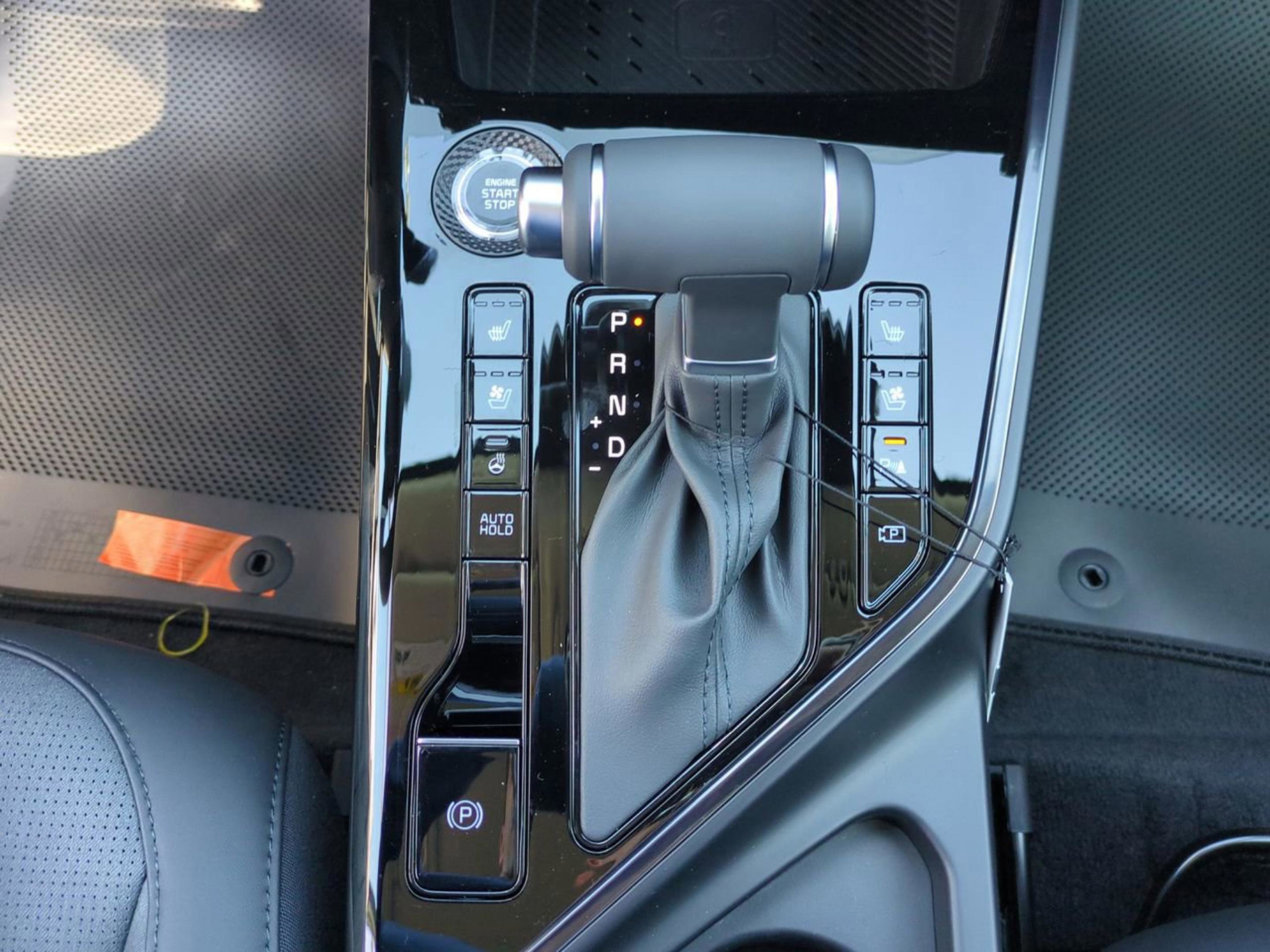 2025 Kia Niro SX photo 19
