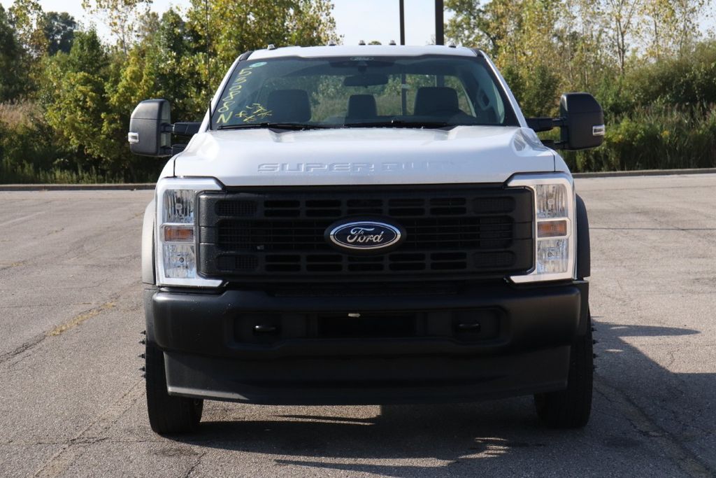 2025 Ford F-550 photo 2