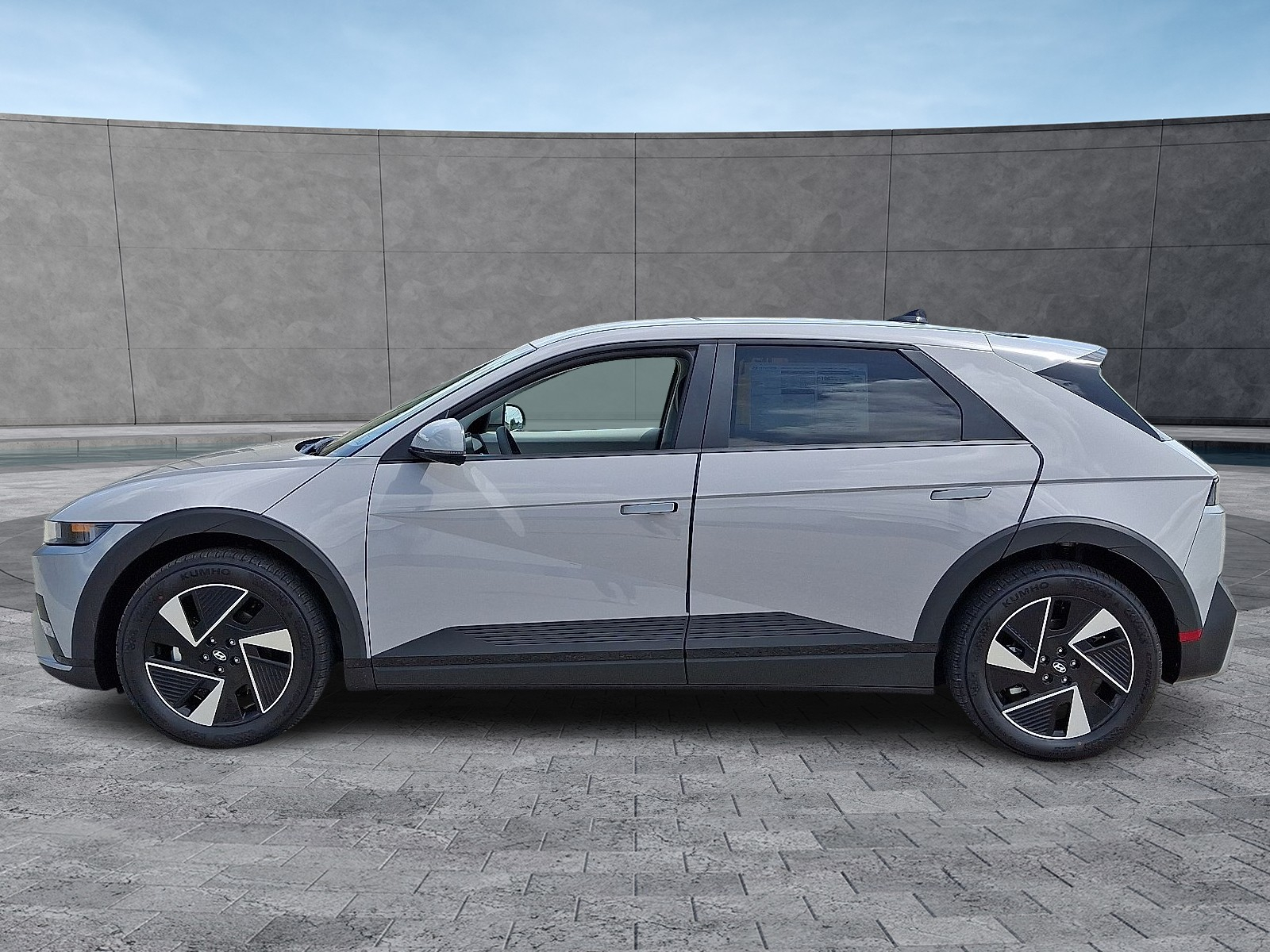 2025 Hyundai Ioniq 5 SE photo 4