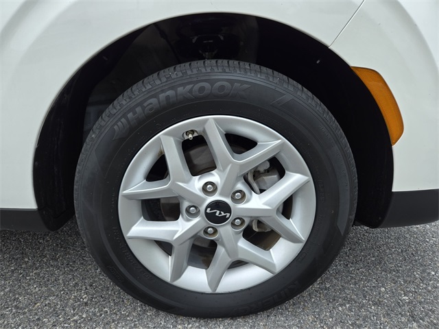 2024 Kia Soul LX photo 16
