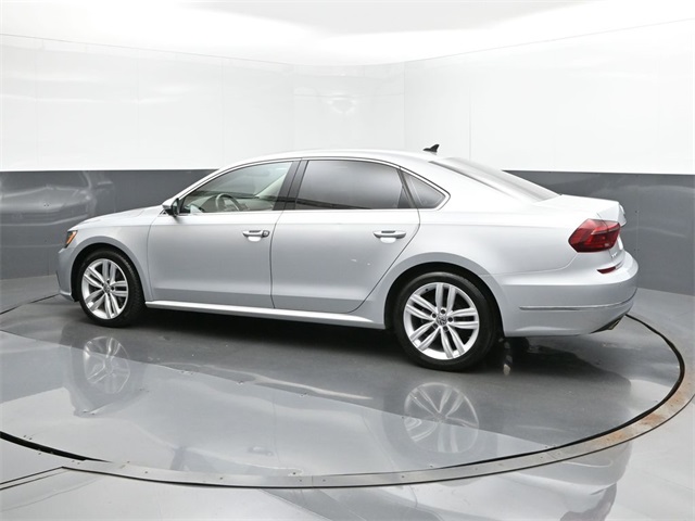 2018 Volkswagen Passat 2.0T SE photo 4