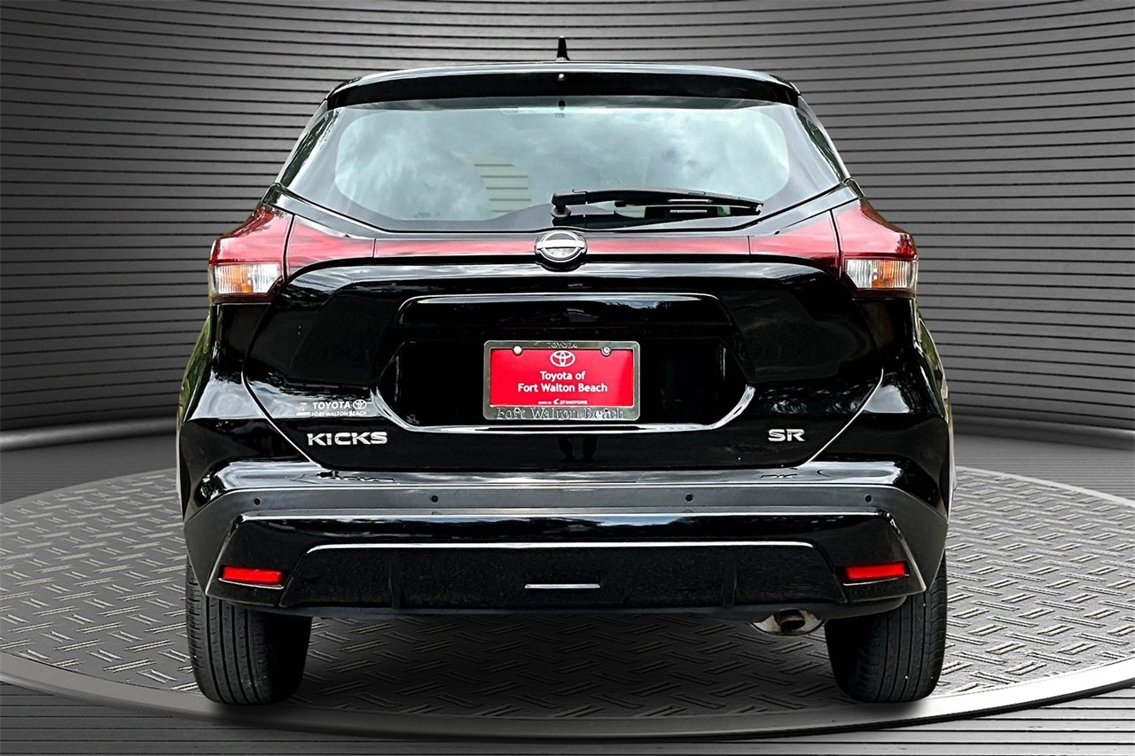 2022 Nissan Kicks SR photo 3