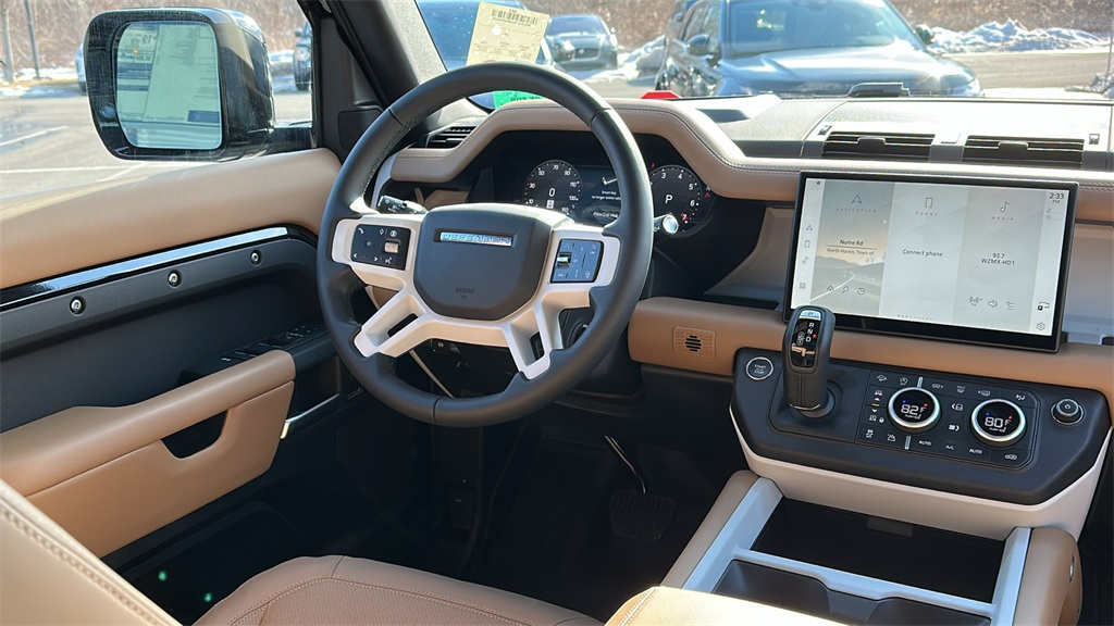 2025 Land Rover Defender 110 X-Dynamic SE photo 24