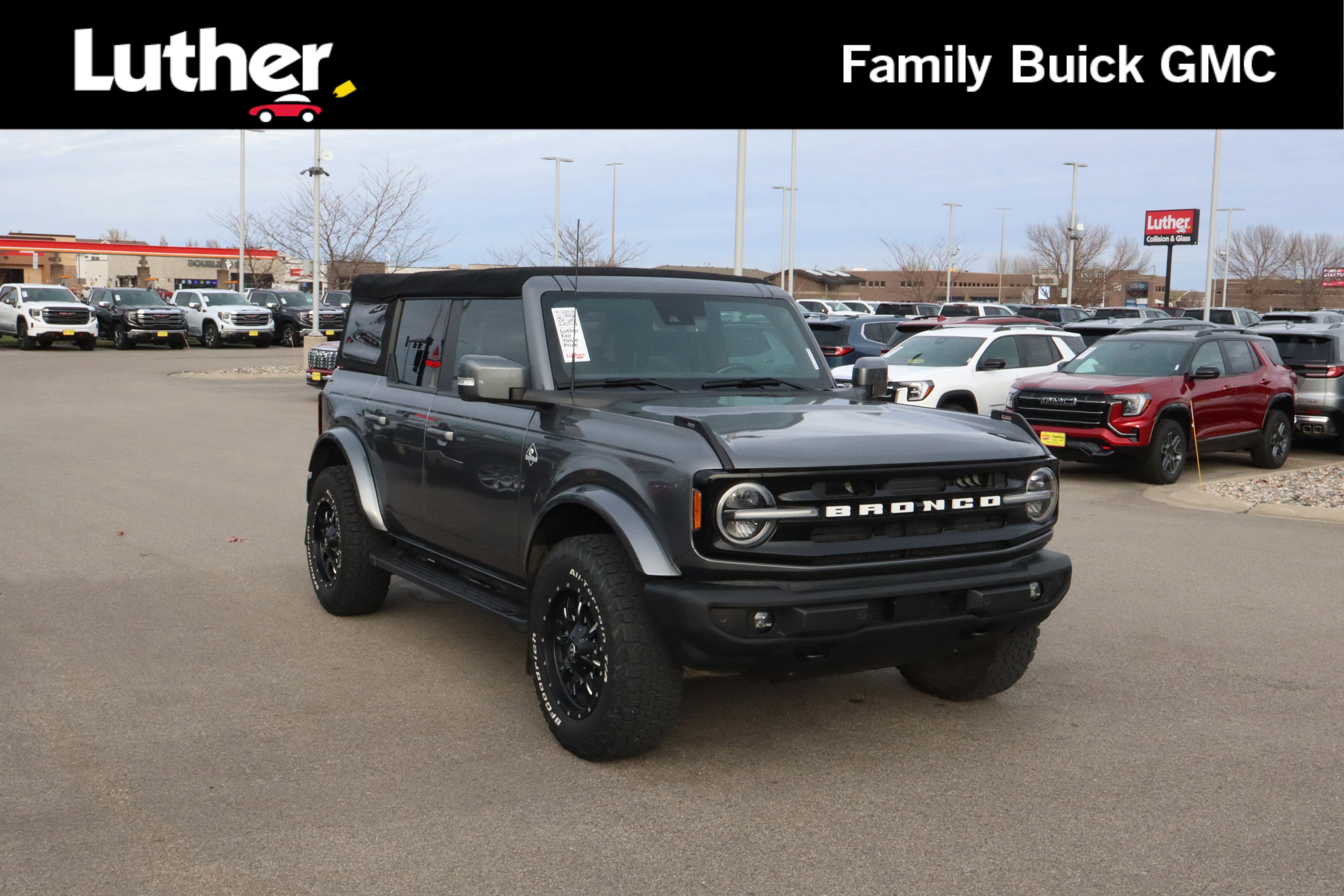 2022 Ford Bronco 4-Door Outer Banks's photo