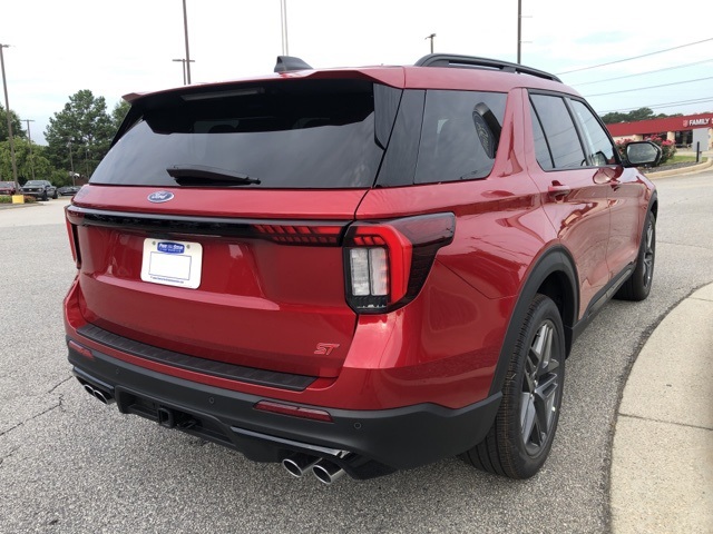 2025 Ford Explorer ST photo 4
