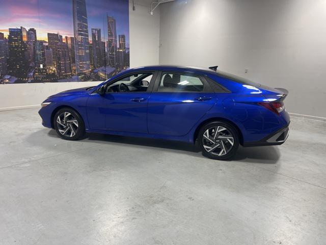 2025 Hyundai Elantra SEL Sport photo 4