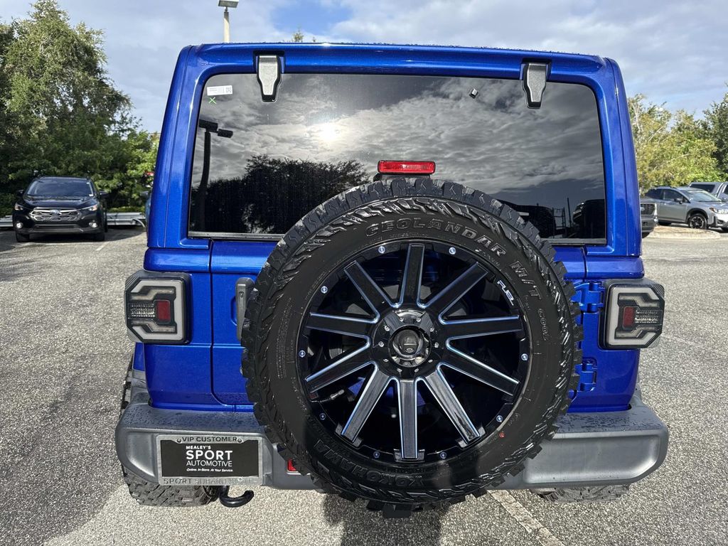 2018 Jeep Wrangler Unlimited Sahara photo 4