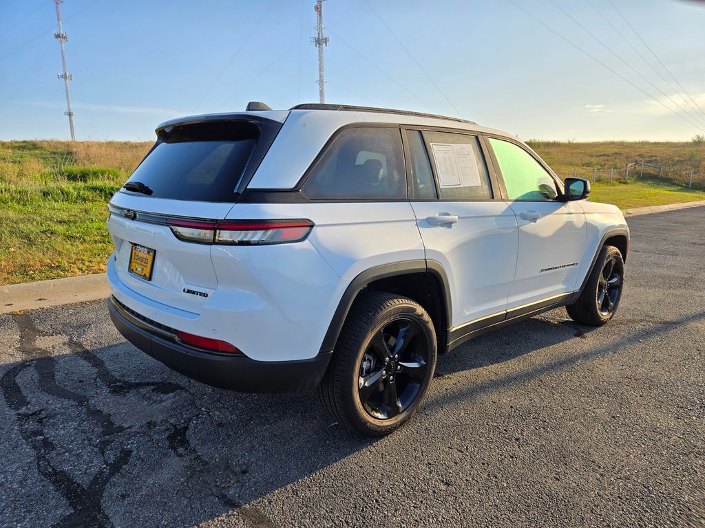 2025 Jeep Grand Cherokee Limited photo 2