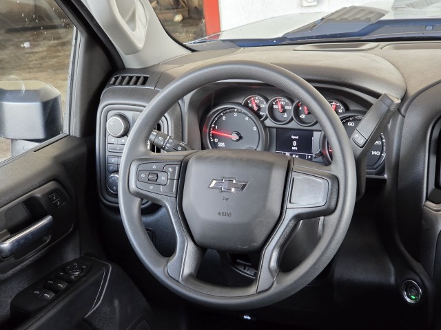 2025 Chevrolet Silverado 2500HD Custom photo 21