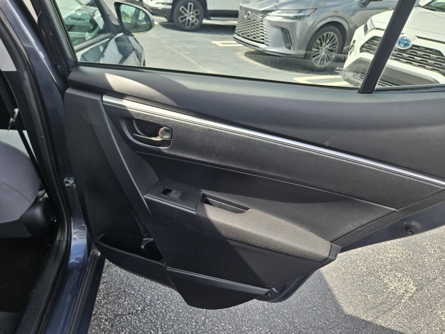 2015 Toyota Corolla L photo 17