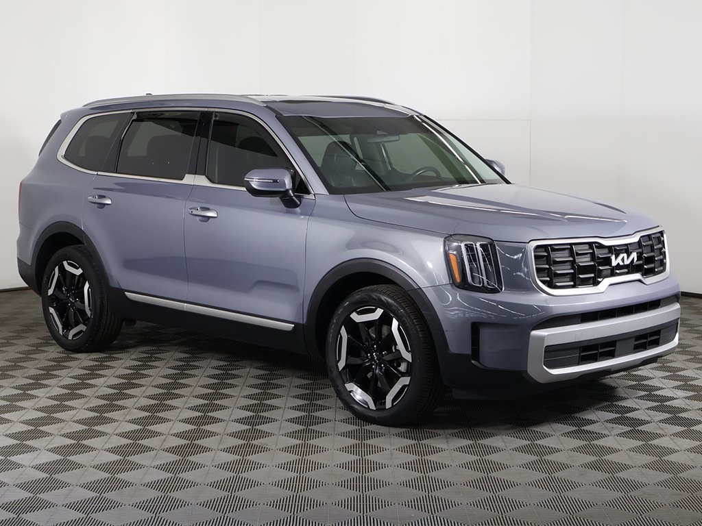 2024 Kia Telluride S photo 2