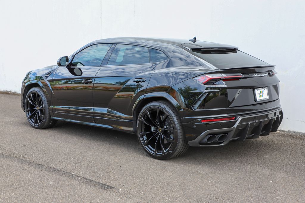 2021 Lamborghini Urus photo 14