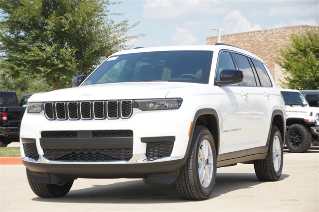 2025 Jeep Grand Cherokee Laredo X photo 3