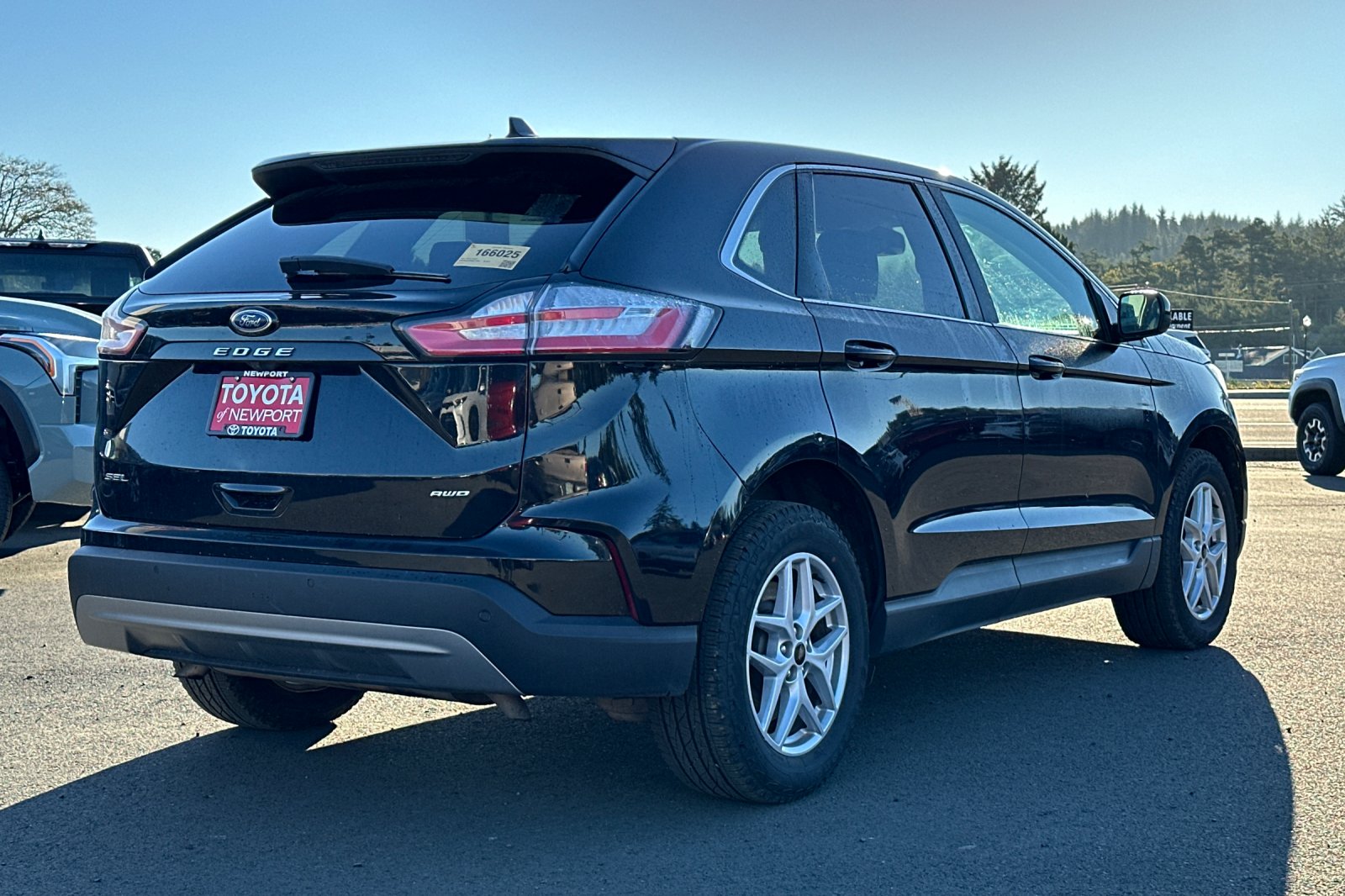 2024 Ford Edge SEL photo 2